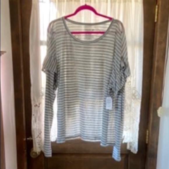 NWT stripes and ruffles - cute top! - Picture 6 of 6
